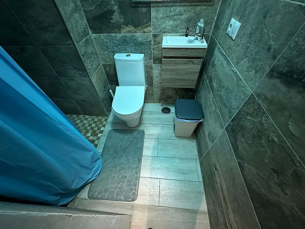 Bathrooms - Studio in Central Torremolinos with Air Conditioning