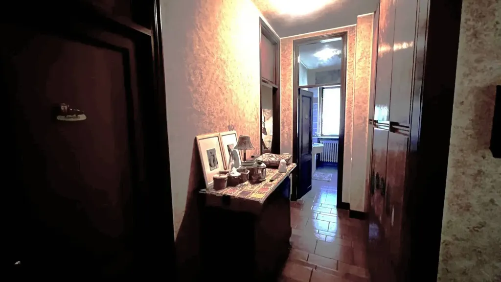Esik - Villa with Edificabile Potential in Bernareggio