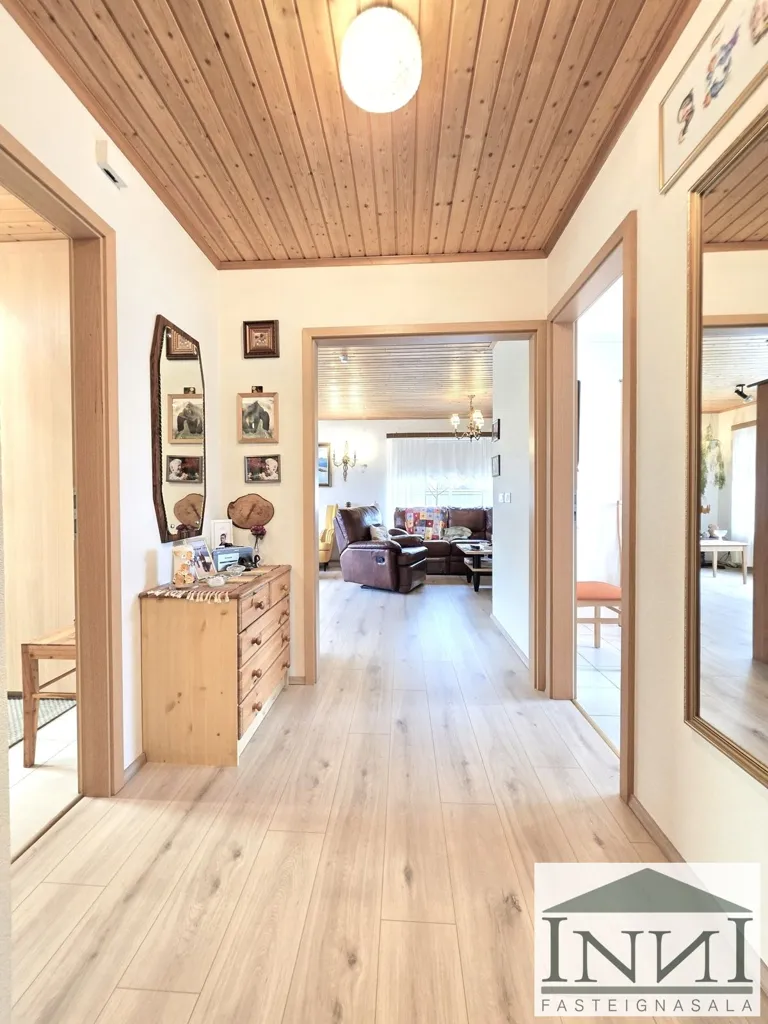 Entrée - Five-Bedroom House with Studio in Reykjavik