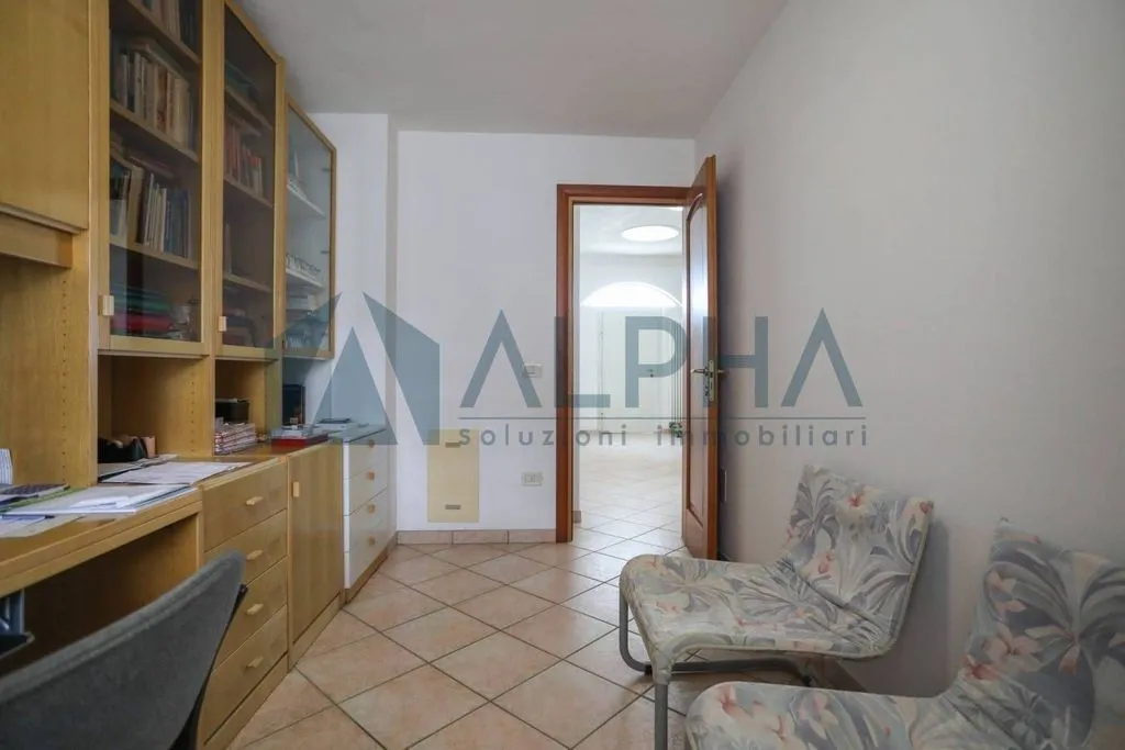 Bureau - Luxury Villa with Private Garden in Cesena