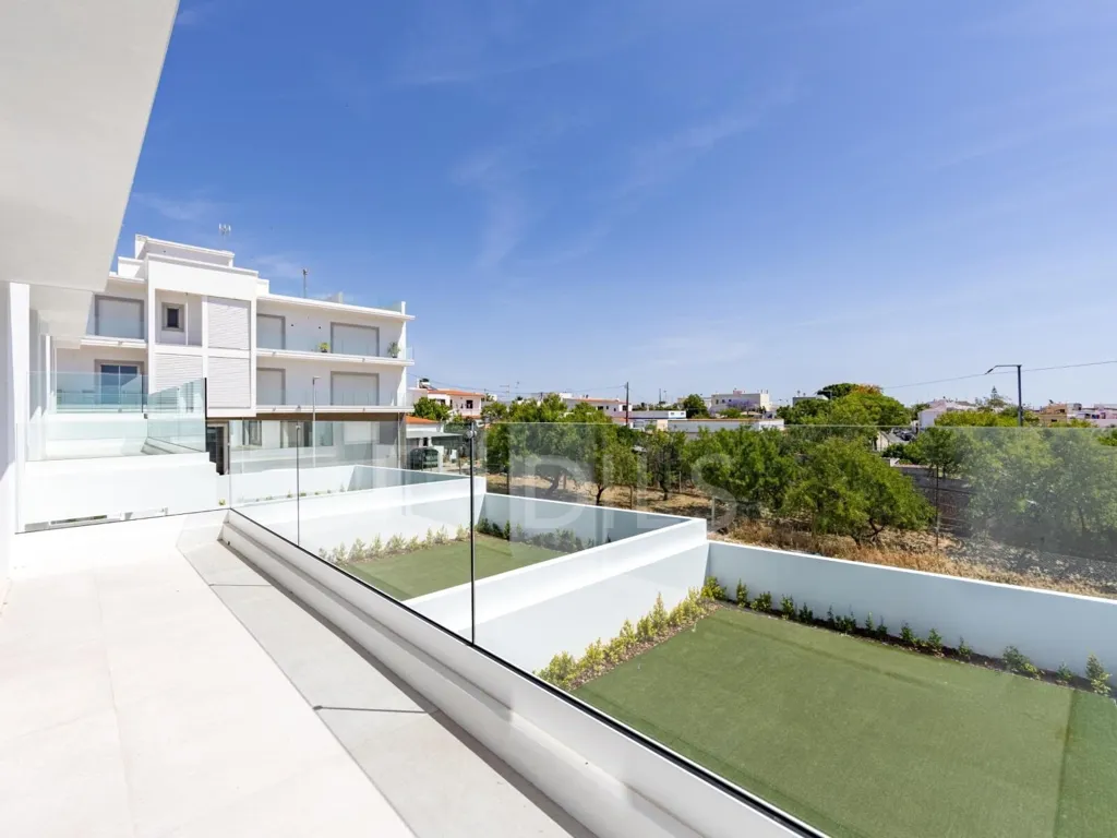 Terrasse - Semi-Detached House with Pool in Olhão