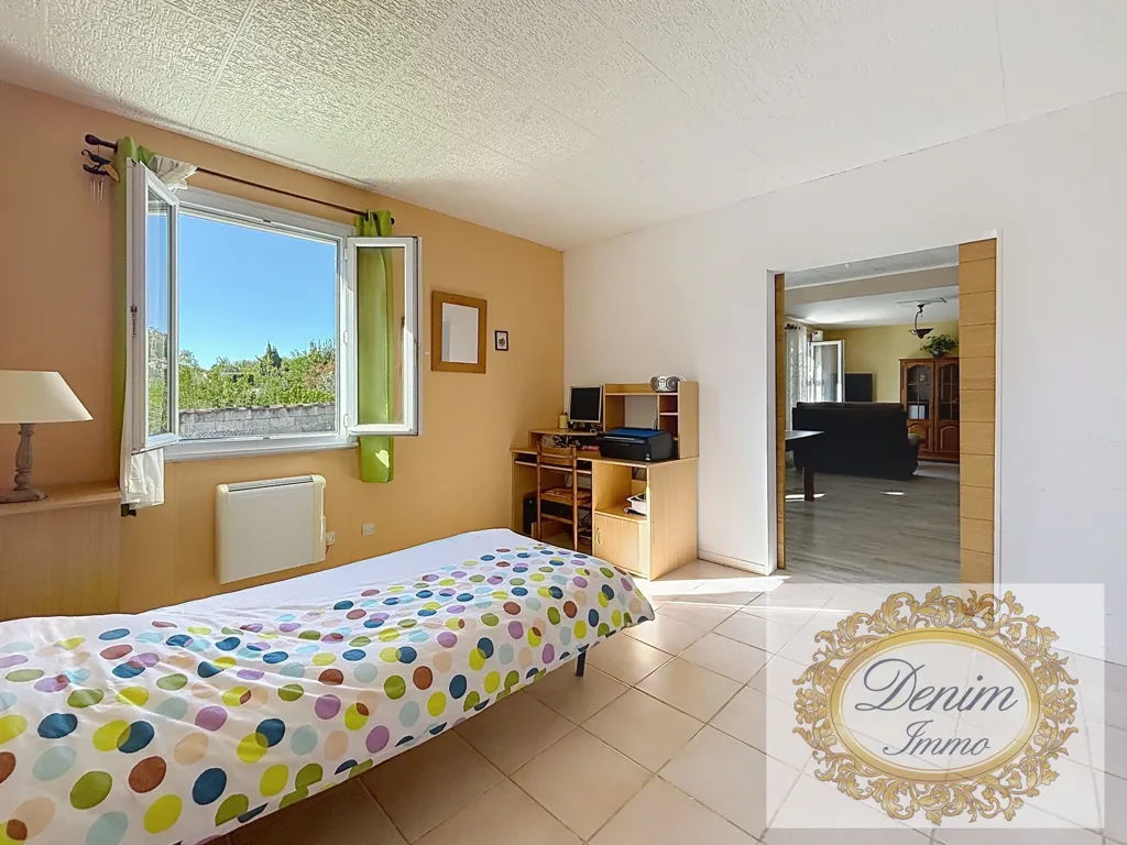 Chambres - Villa de plain-pied avec terrasse à Meynes