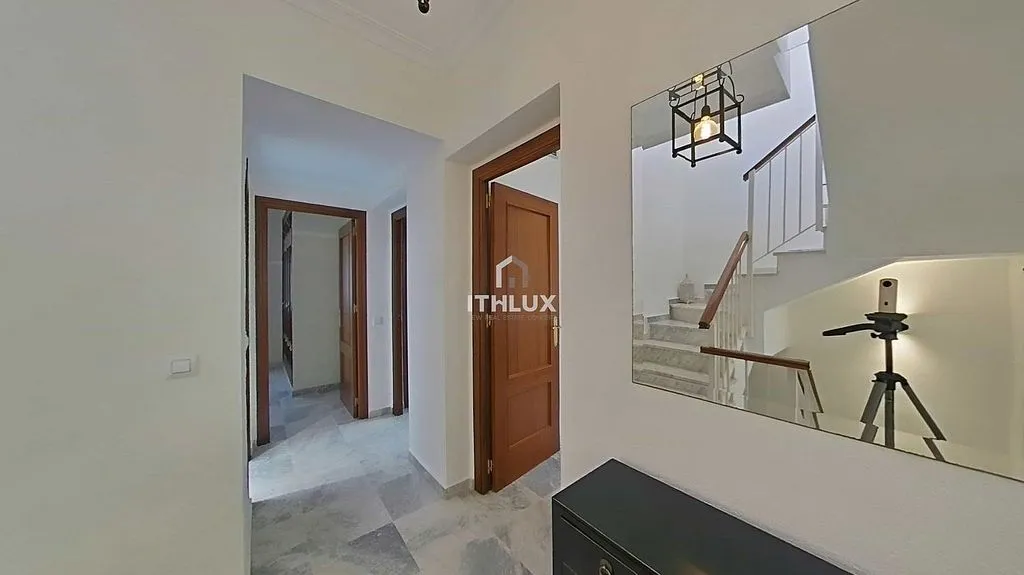Esik - Semi-detached House with Terrace in Umbrete
