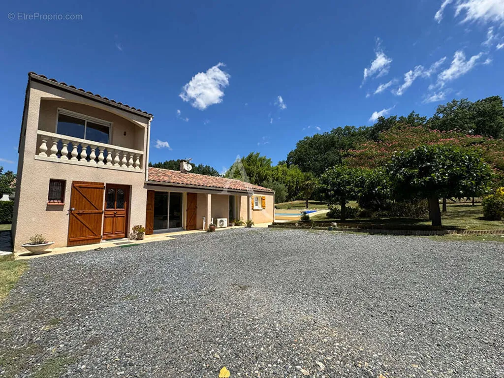 Välivaade - House with Pool in Labessière-Candeil