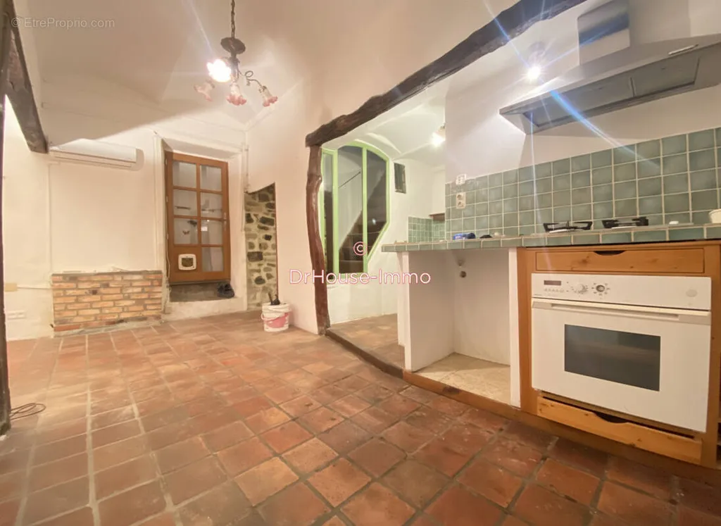 Cuisine - Maison de Village en Pierre avec Balcon à Mirabel