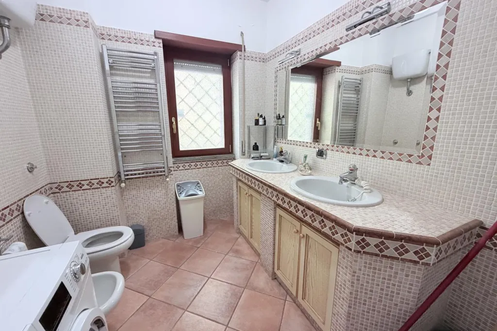 Salles de bain - Rusticated Apartment with Large Terrace in Genzano di Roma