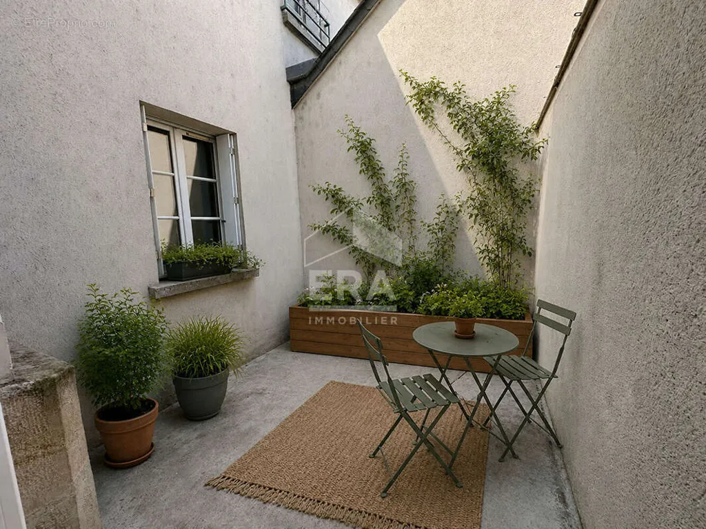 Aed - Refurbished Flat with Courtyard in Tours
