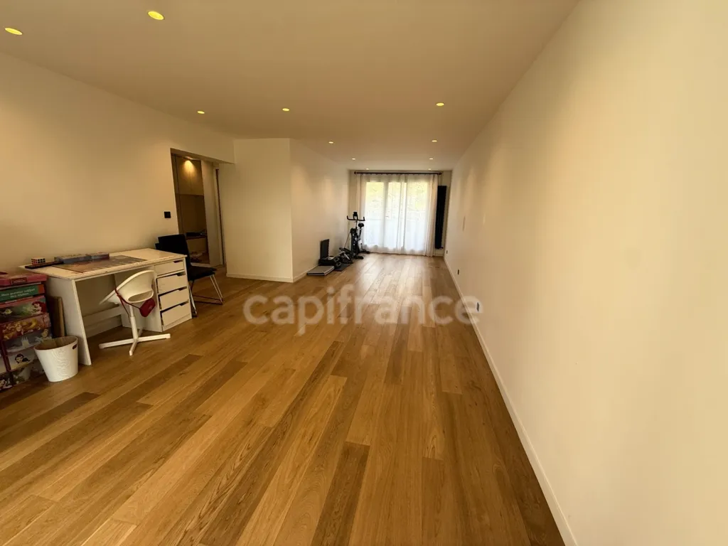 Séjour - Appartement F4 Lumineux avec Parking à Montmorency