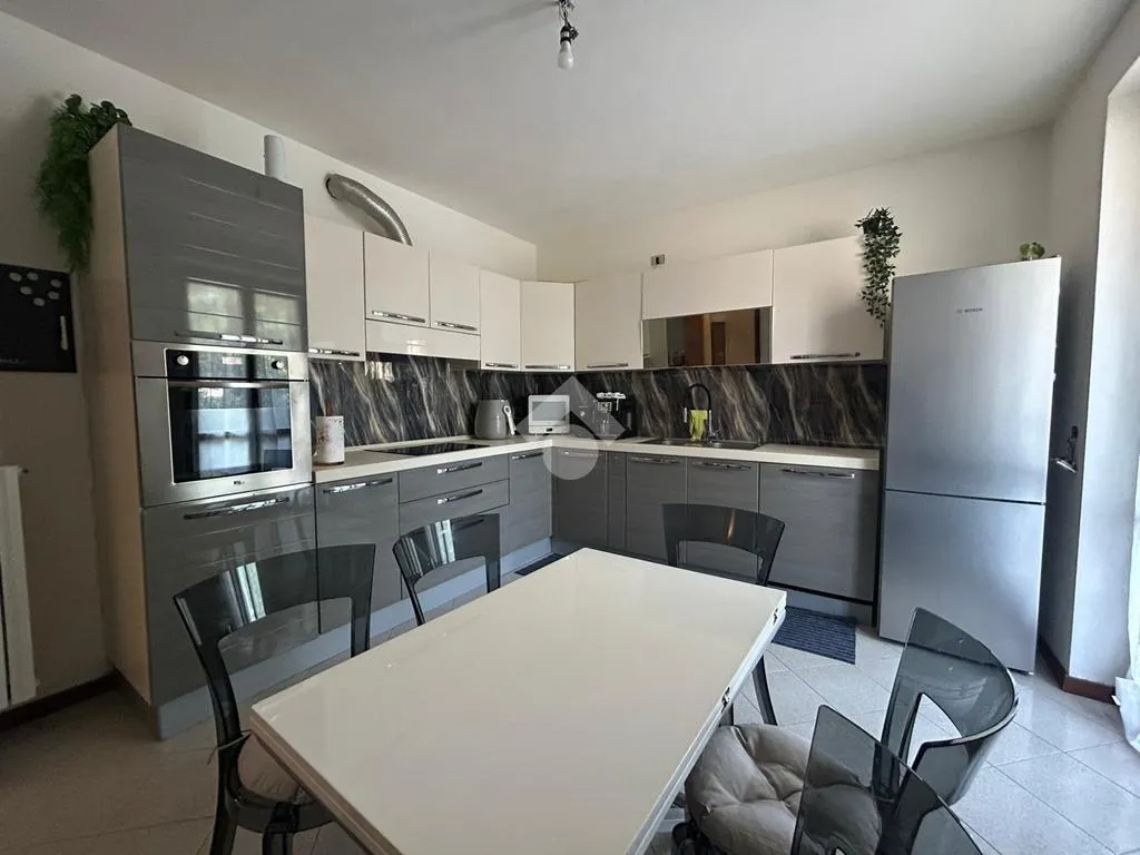 Köök - Semi-detached Villa with Solar Panels in Brescia