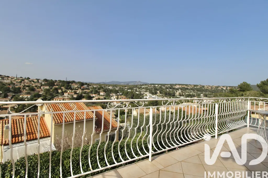 Rõdu - Luxury Villa with Pool in Carnoux-en-Provence