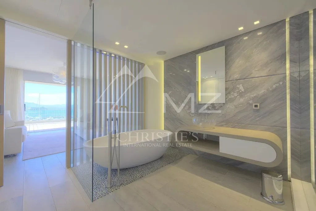 Salles de bain - Penthouse Unique avec Vue Panoramique sur la Croisette à Cannes
