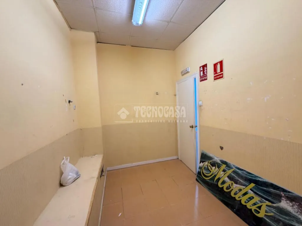 Pesuköök - Commercial Space in Cerro Amate, Sevilla