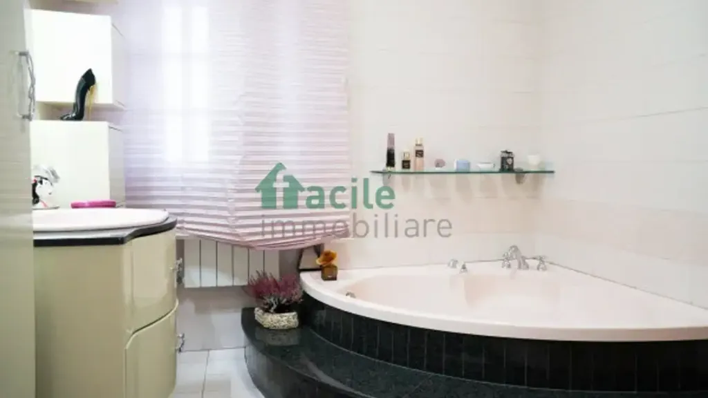 Bathrooms - Spacious Trilocale with Terraced Balcony in Afragola
