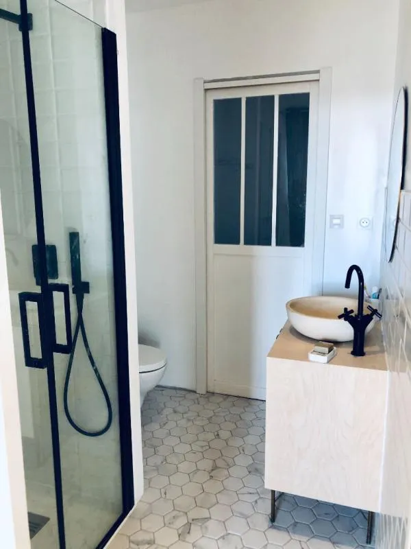 Bathrooms - Luxury House with Garden in Bordeaux