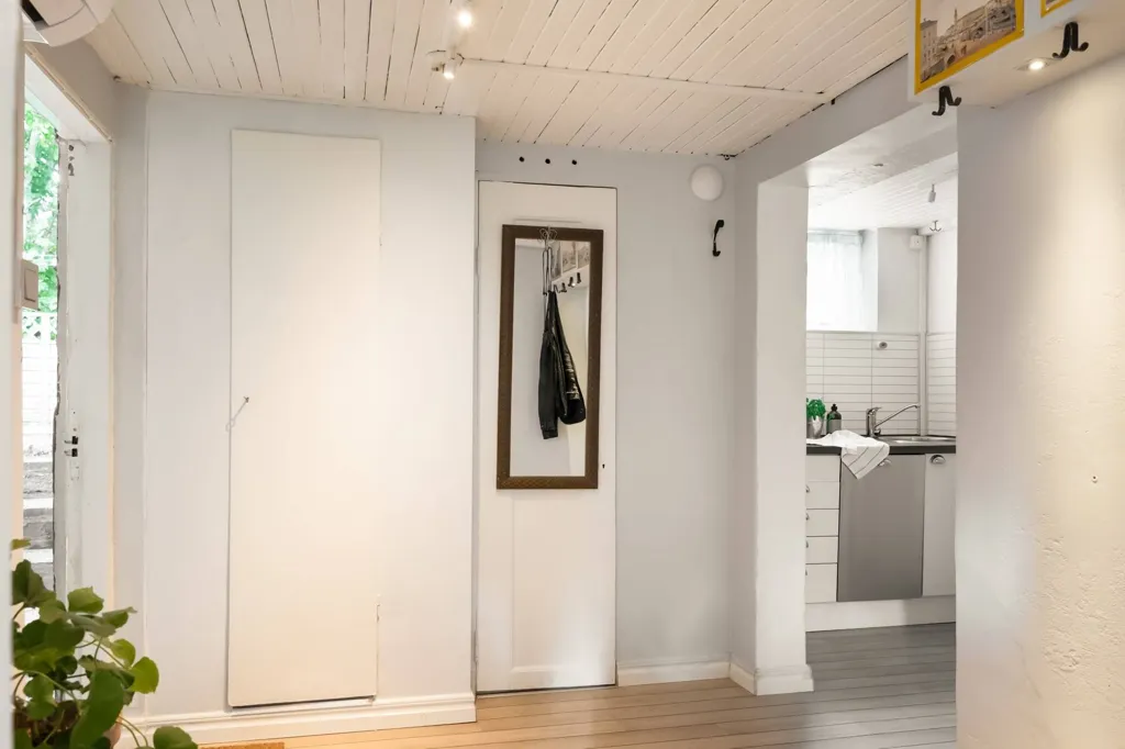 Esik - 1930s Villa with Rental Unit in Bohus