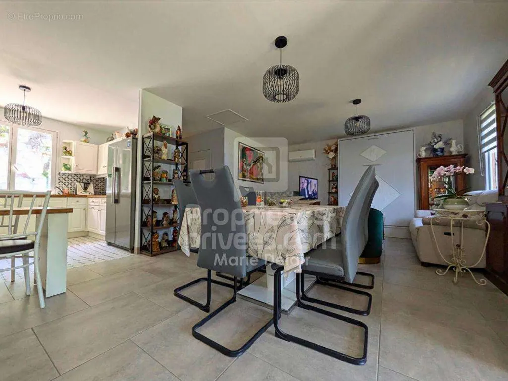 Salle à manger - Maison 4 pièces à Neuvy-Sur-Loire