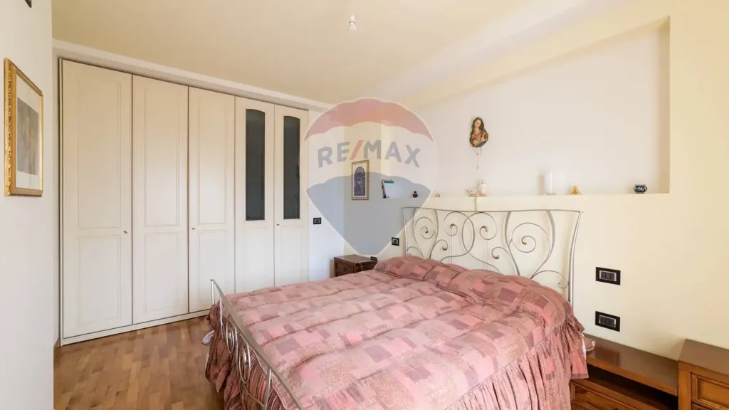 Bedrooms - Independent House with Private Garden in Ostra