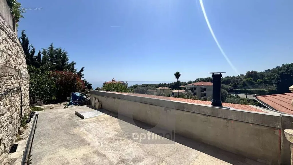 Terrass - 4-Piece with Sea View in Menton Garavan