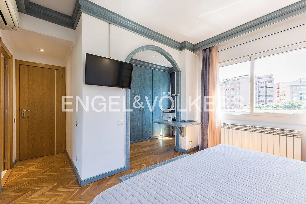 Apartment with Pool in La Maternitat i Sant Ramon
