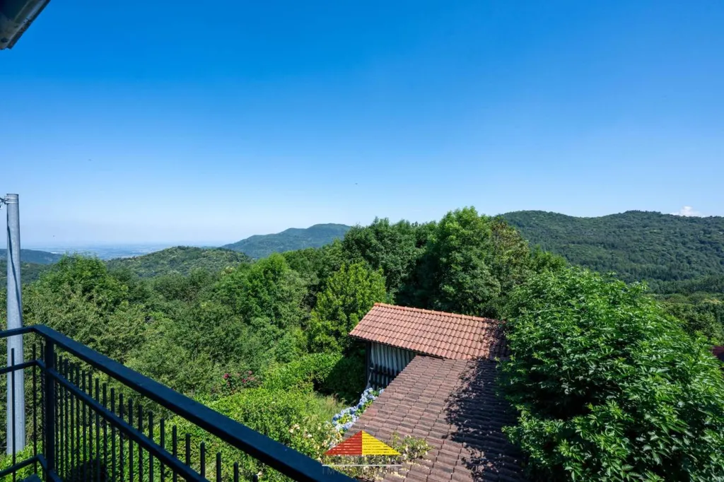 Rõdu - Rustic Property with Mountain View in Venasca