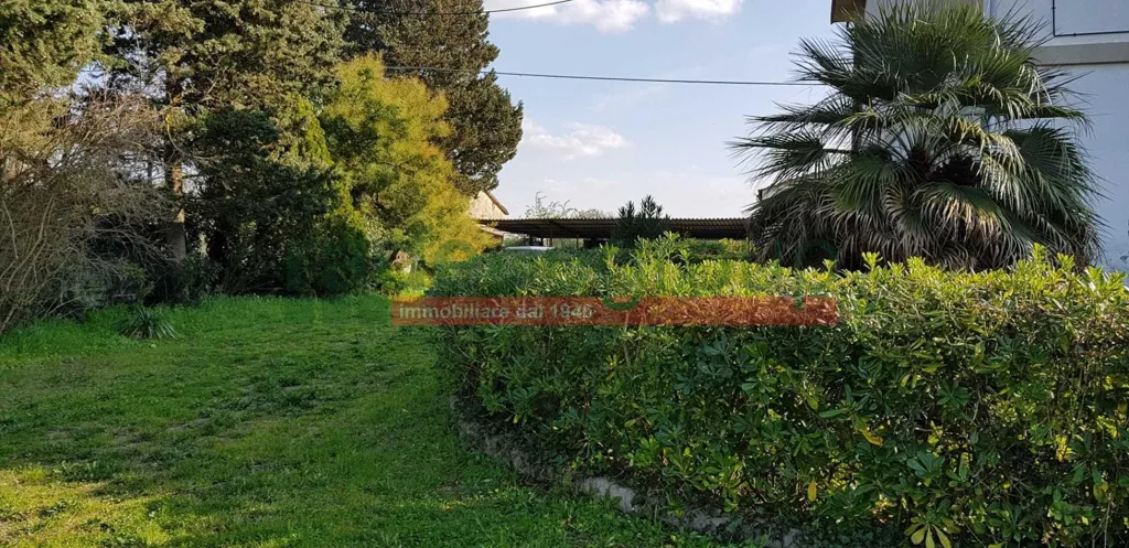 Aed - Tuscan Villa with Garden in Collesalvetti