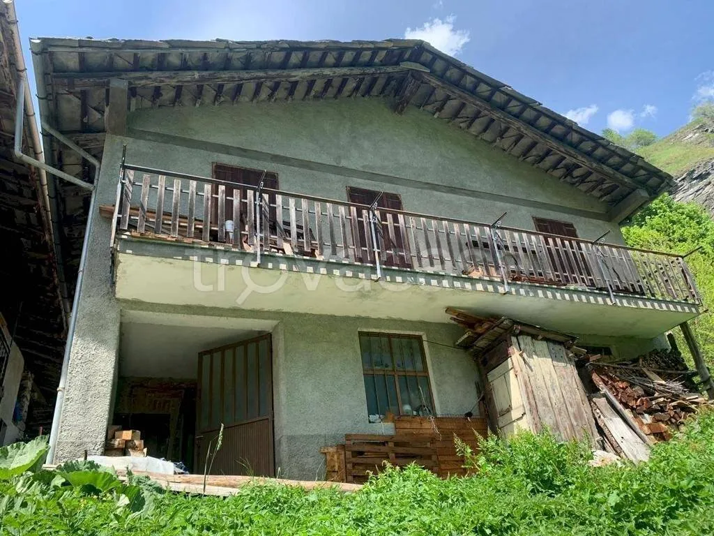 Exterior - Rustic House with Garden in Bellino