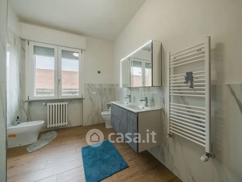 Salles de bain - Bifamilial Villa with Solar Panels in Ponsacco