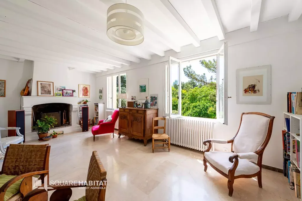 Living Room - Family House with Pool in Montélimar