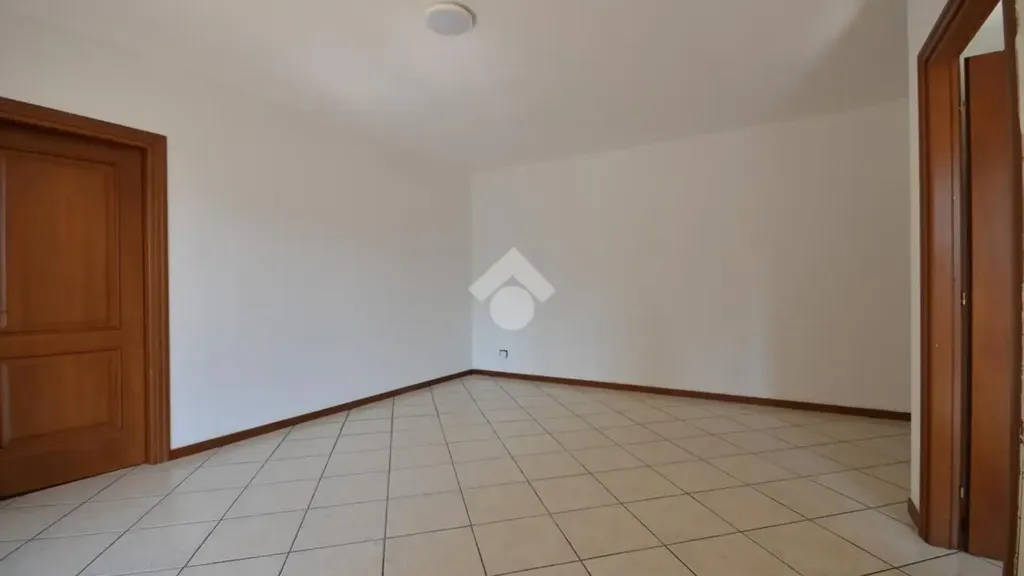Pièces - Bright Trilocale with Balcony in Roncadelle
