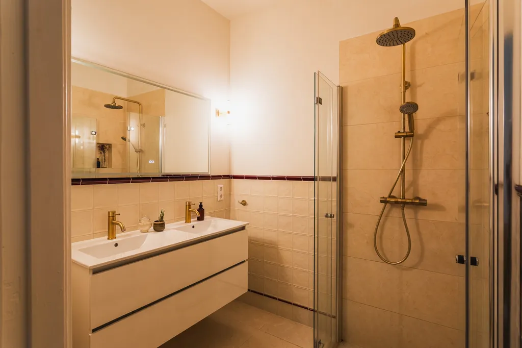 Vannitoad - Renovated Upper-Floor Apartment in Duinoord