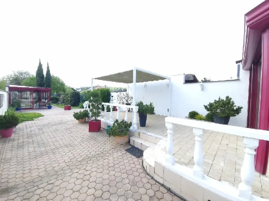 Terrace - Well-Maintained House with Garden in Nogent-Sur-Oise