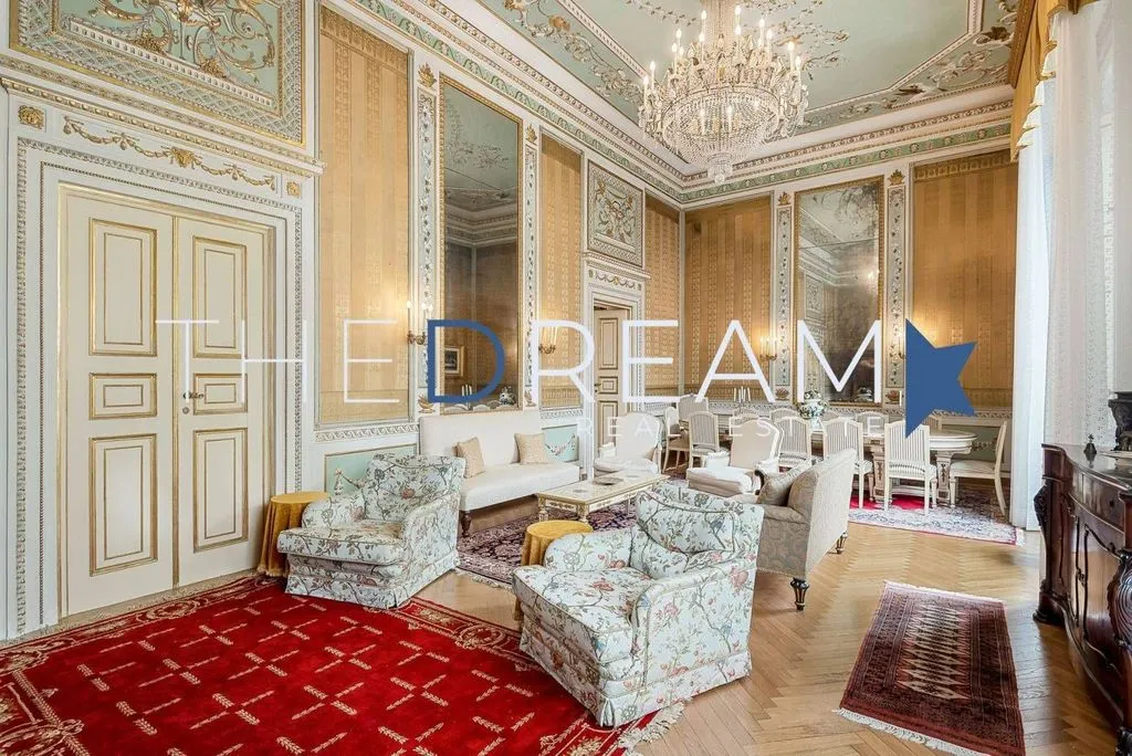 Soggiorno - 5-Bedroom Flat in Historic Building, Lucca