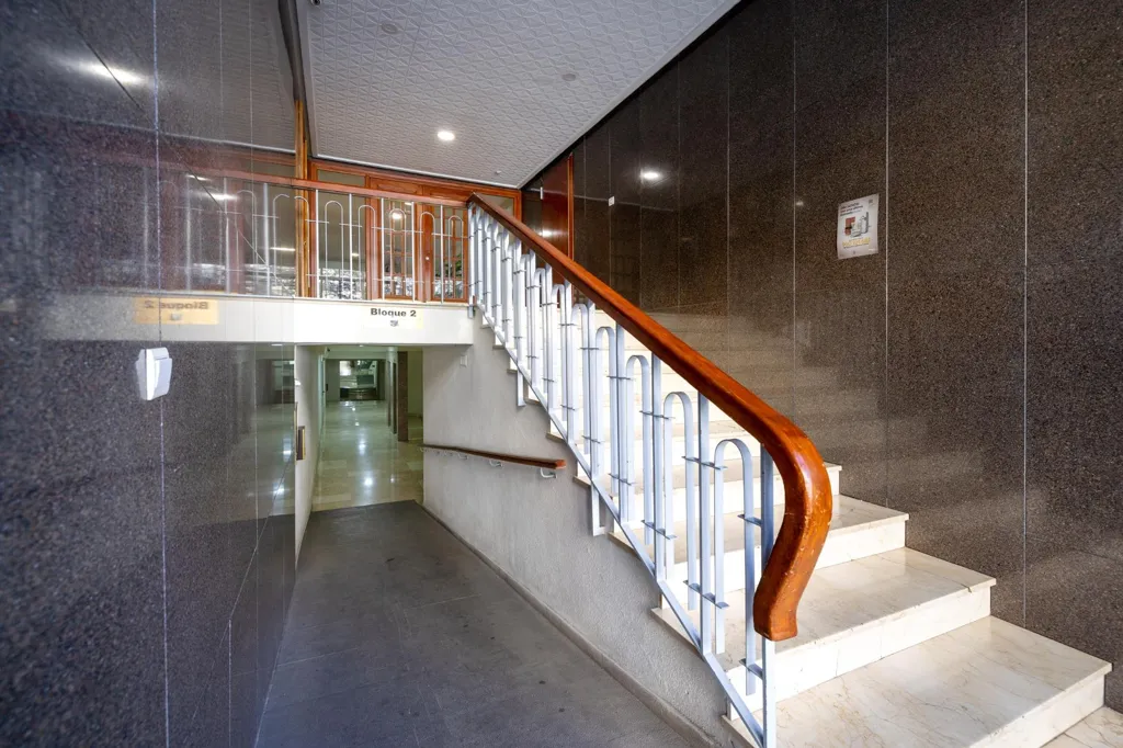 Pièces - Apartment for Renovation in Granada Centre
