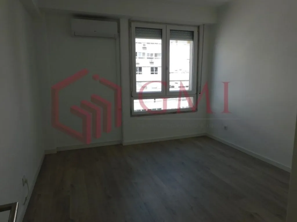 Pièces - Luxury Flat with Private Box in Loures