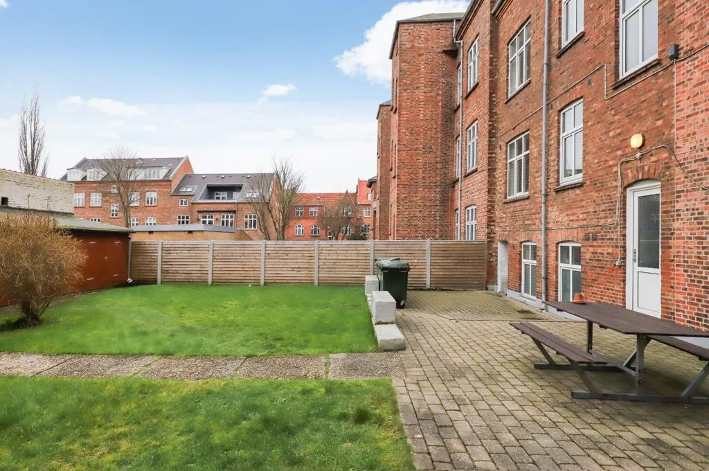 Jardin - Apartment with Dishwasher in Quiet Street
