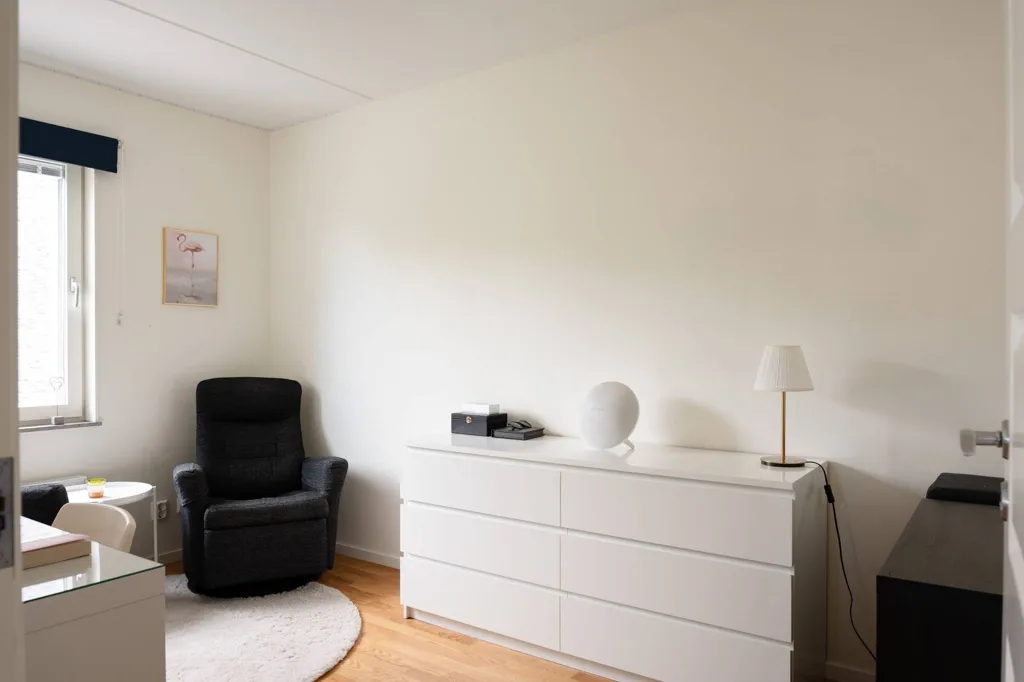 Bureau - Apartment with Balcony in Öster Mälarstrand