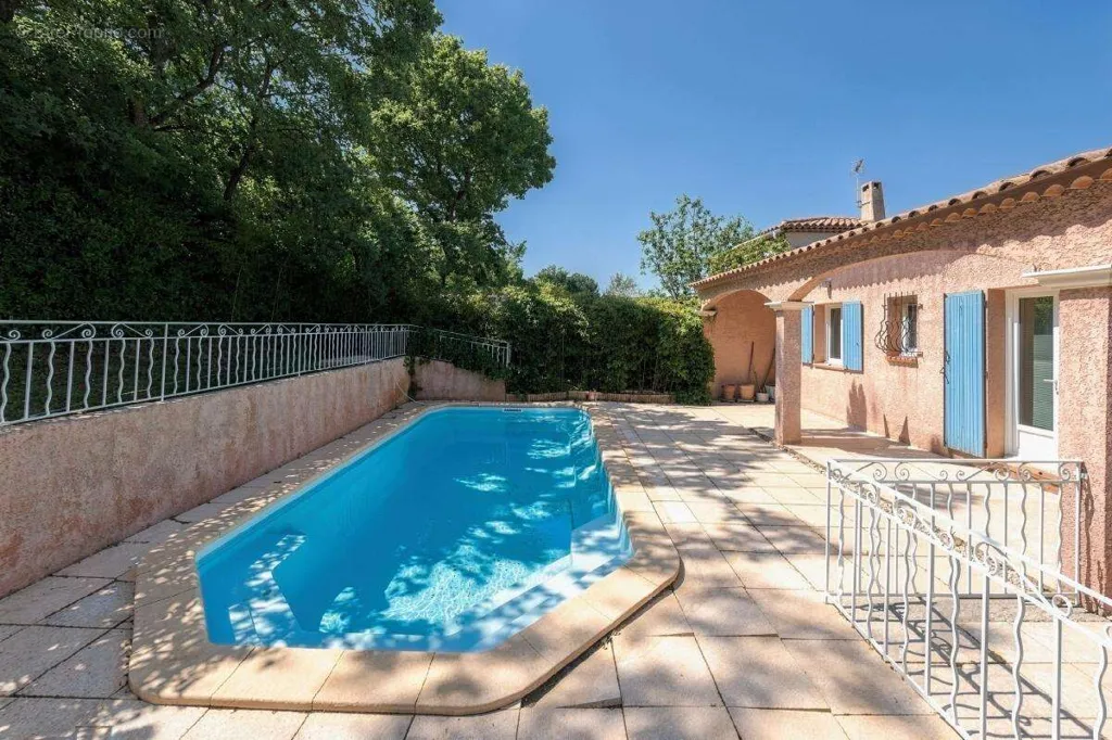 Bassein - Ground Floor Villa with Pool in Provence