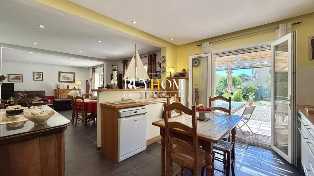 Cuisine - Villa Familiale avec Piscine au Partage des Eaux à L'Isle-sur-la-Sorgue