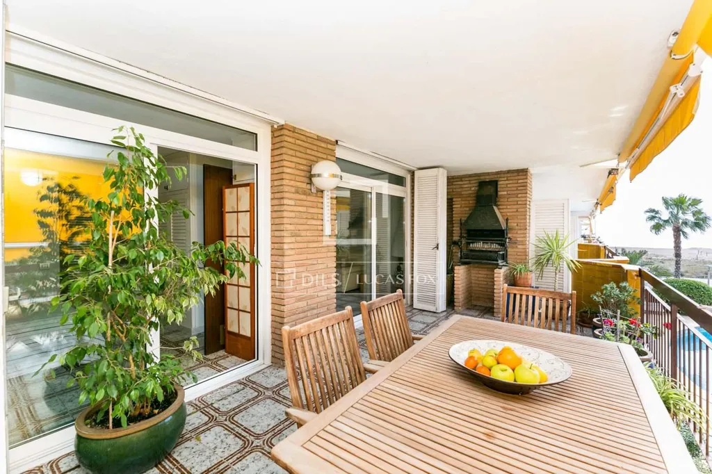 Terrazza - Luxury Seafront Apartment in Castelldefels
