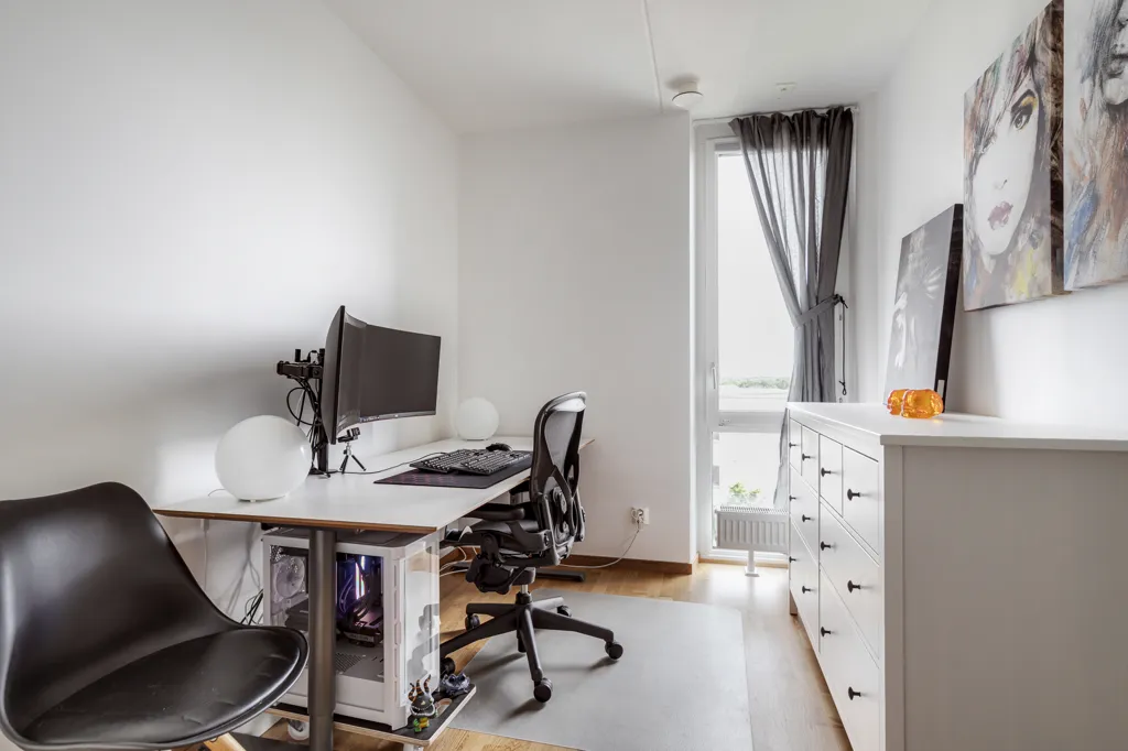 Kabinet - Apartment with South-West Balcony in Tuve