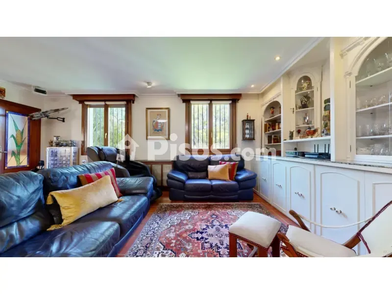 Living Room - Independent Villa with Private Pool in Gueñes