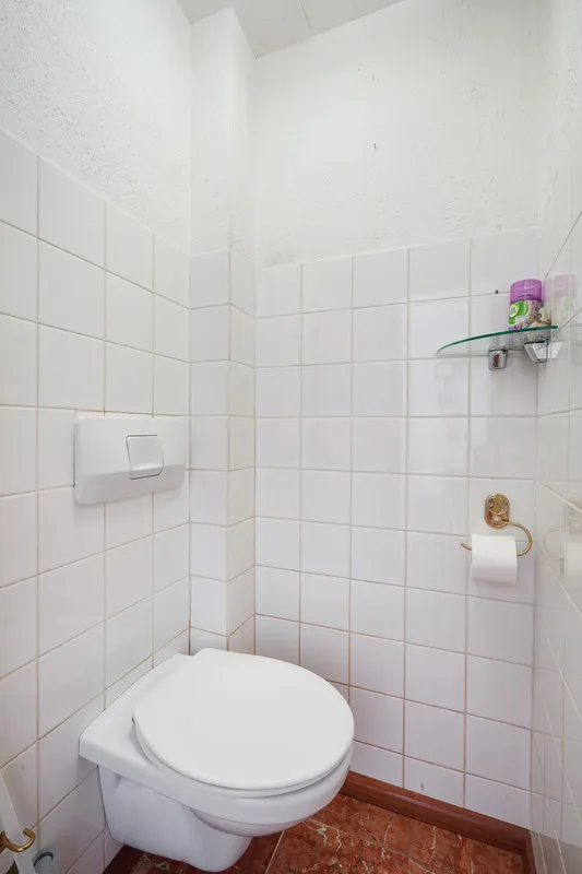 Salles de bain - 1920s Semi-detached House with Garden in Delft