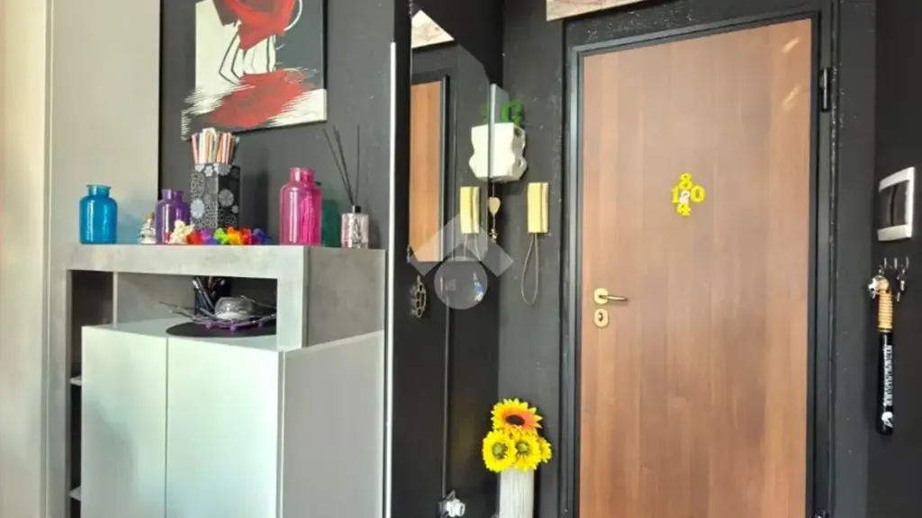 Entrée - Rustic 2-Bed Flat with Balcony in Torino