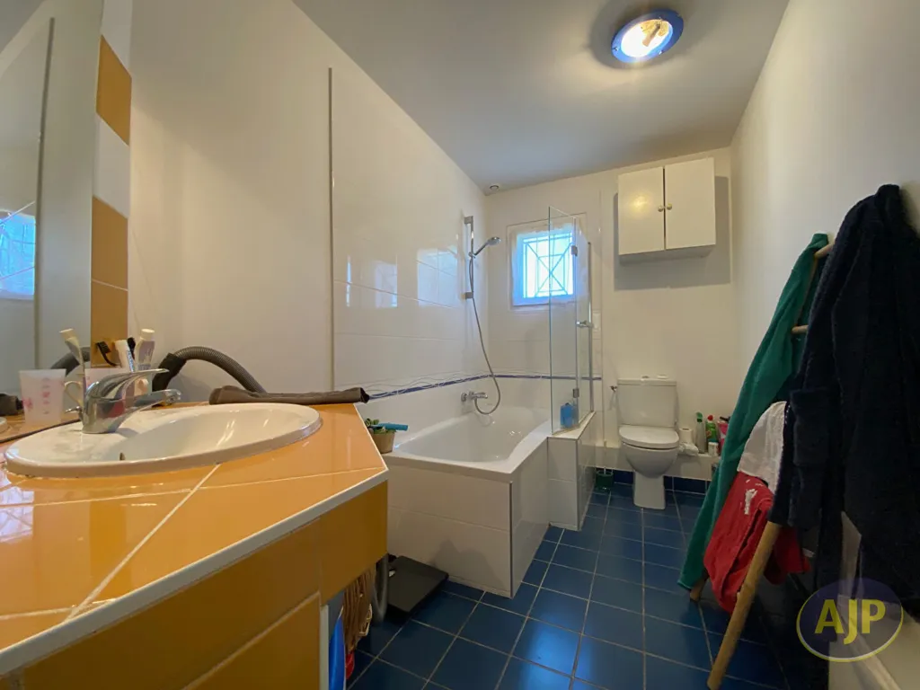 Salles de bain - Maison 5 Chambres avec Jardin à Caudéran, Bordeaux