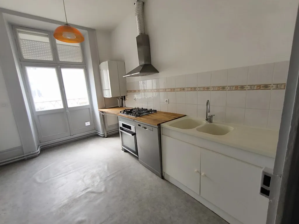 Cuisine - Appartement T4 avec Balcon au Centre de Saint-Junien