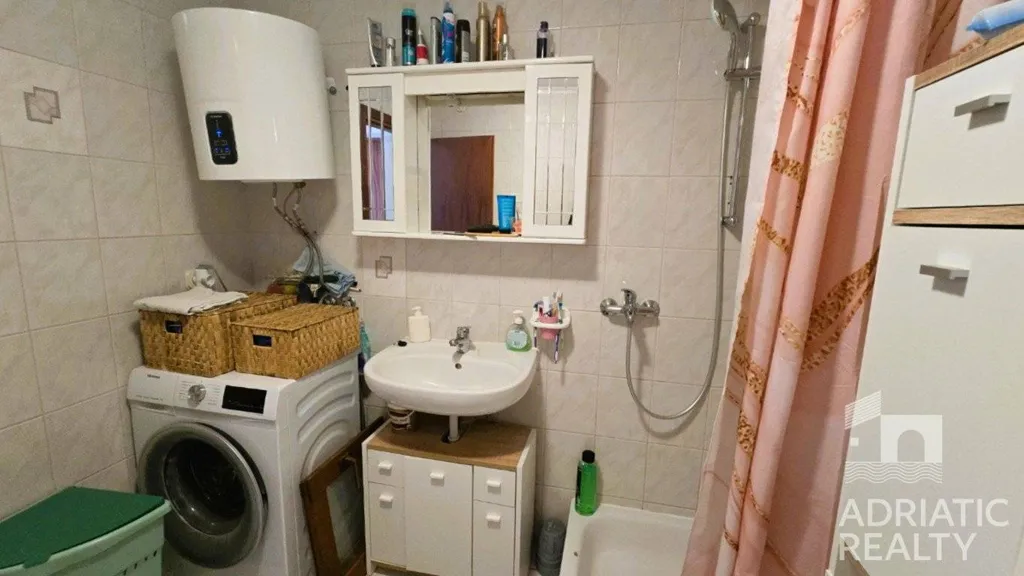 Vannitoad - Two-Bedroom Apartment with Terrace in Vodice
