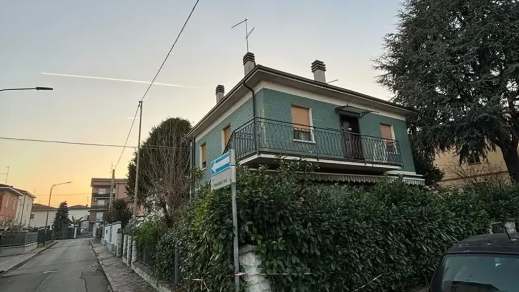 Exterior - Trilocale with Private Garage in Sassuolo
