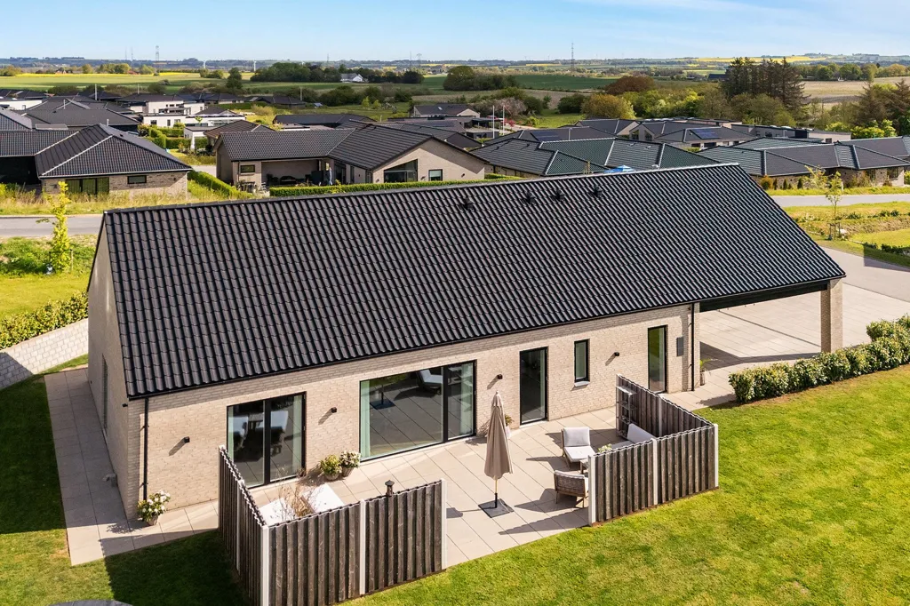 Vue aérienne - Contemporary Villa with Garden in Trige