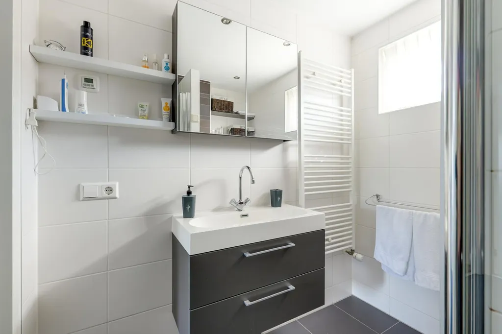 Salles de bain - Corner House with Overhang in Hoorn