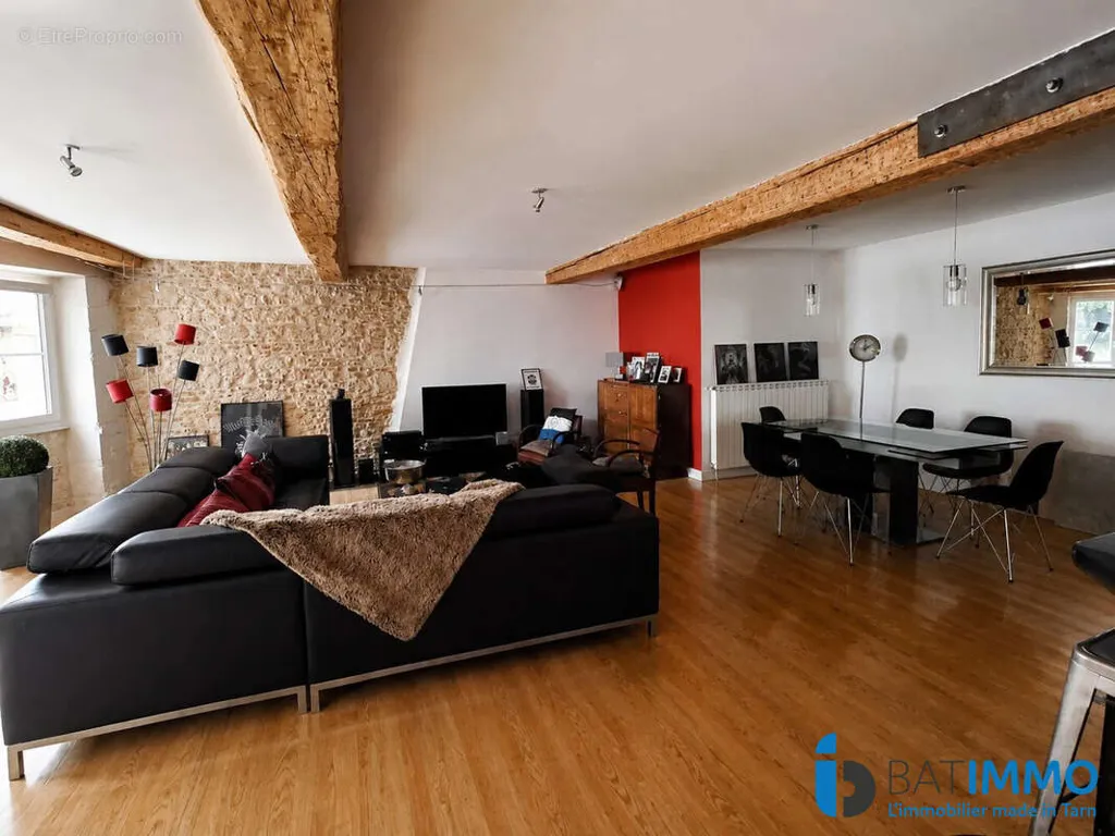 Characterful Apartment with Parking in Castres
